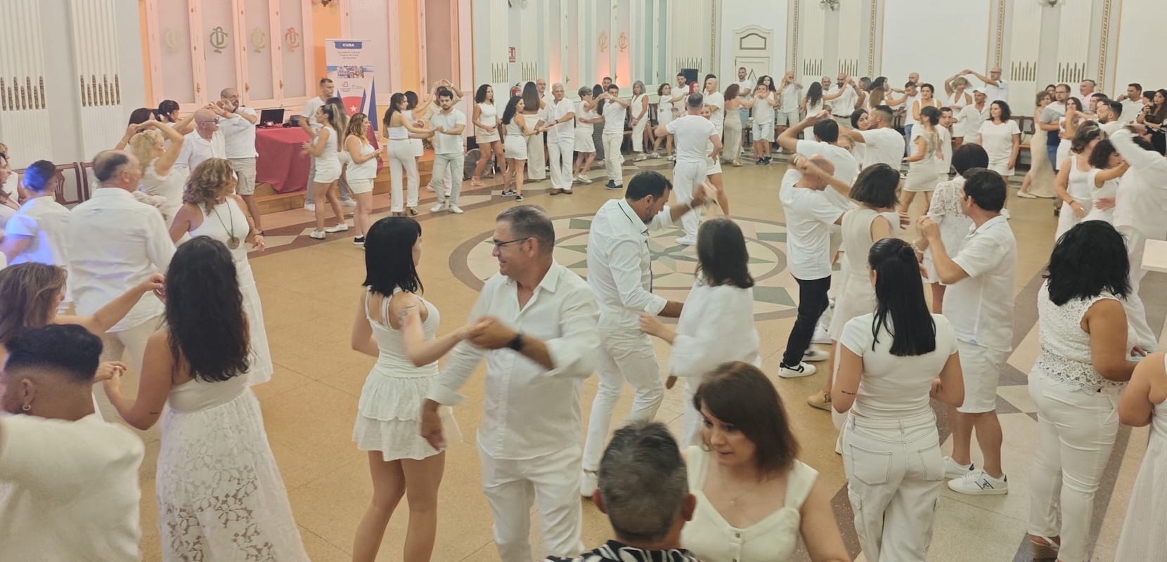 LA Fiesta de blanco en verano volvió a ser todo un éxito.